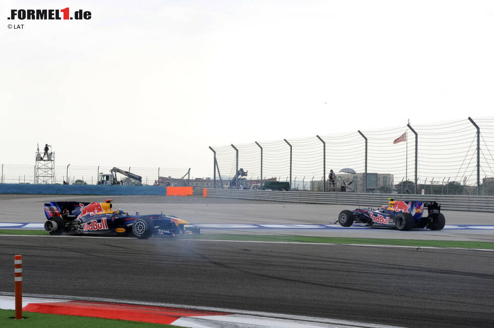 Foto zur News: Seit 2010 gerieten die &quot;Bullen&quot; immer wieder aneinander. In der Türkei 2010 musste Vettel seinen Wagen nach einem Angriff auf den führenden Webber und dem anschließenden Crash abstellen. Damals zeigte Vettel Webber den Vogel. Es folgten weitere Zickereien. Beim Saisonfinale 2012 krachte es in Sao Paulo, als, wie es später hieß, &quot;alle für Vettel gefahren sind, außer Webber&quot;. In diesem Fall hatte der Australier die Teamorder ignoriert und Vettels dritten Titel unnötig gefährdet. In Malaysia 2013 zeigte Webber Vettel den Mittelfinger, um seinem Ärger nach dessen Missachtung der Stallregie Luft zu verschaffen. Wenig später kündigte der Australier an, die Formel 1 für immer zu verlassen.