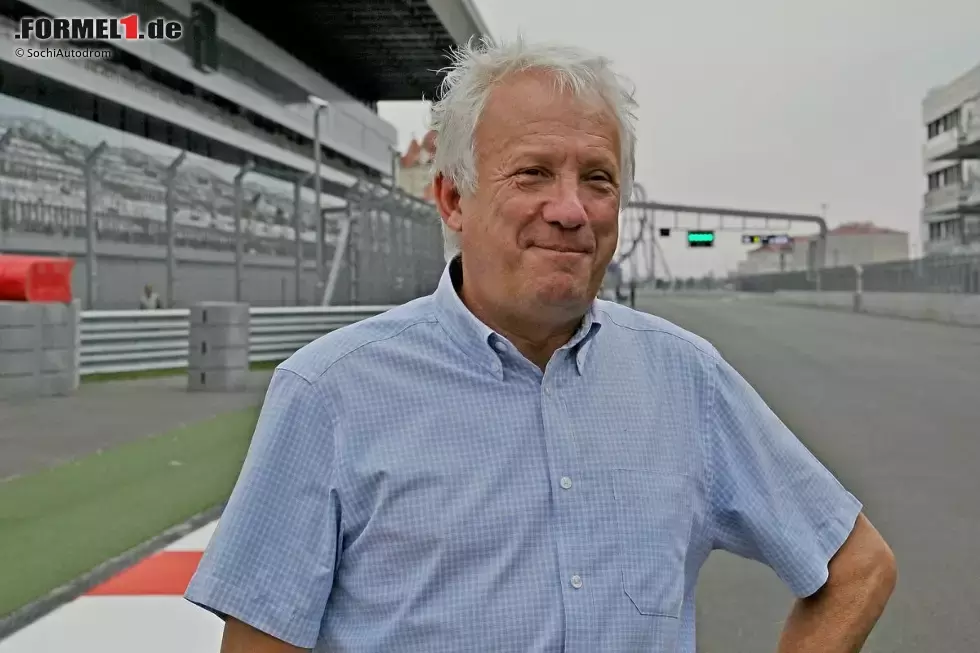 Foto zur News: FIA-Rennleiter Charlie Whiting erteilt Sotschi am 19. August 2014 die notwendige Lizenz für die Austragung von Formel-1-Rennen