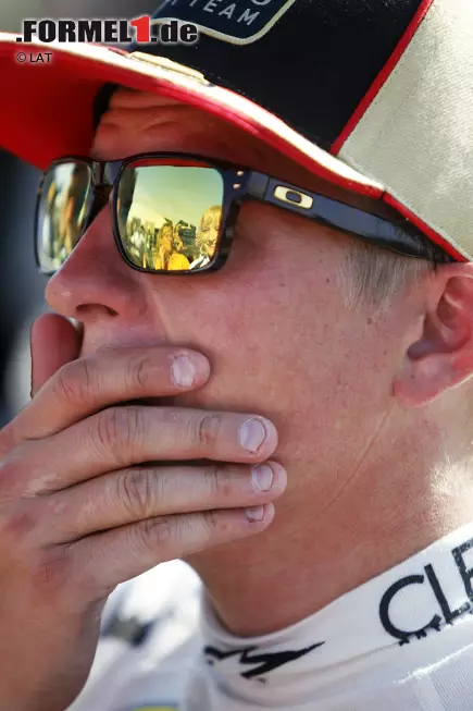 Foto zur News: Freuen dürfte sich eigentlich auch Kimi Räikkönen, der mit einer Zweistoppstrategie von Startplatz sechs auf Position zwei fährt. Doch zufrieden klingt der Lotus-Pilot nach dem Rennen nicht unbedingt: &quot;Ich mache mir das Leben am Samstag selbst schwer. Und das ist dann der Preis, den wir zahlen&quot;, spricht der Finne die aus seiner Sicht zu schlechten Ergebnisse im Qualifying an.