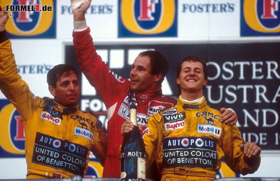 Foto zur News: ... beim Saisonfinale in Adelaide. Mit dem Österreicher auf dem Podest: Die beiden Benetton-Piloten Michael Schumacher und Martin Brundle. Bergers dritter McLaren-Sieg bleibt sein letzter, denn für 1993 wechselt er ...