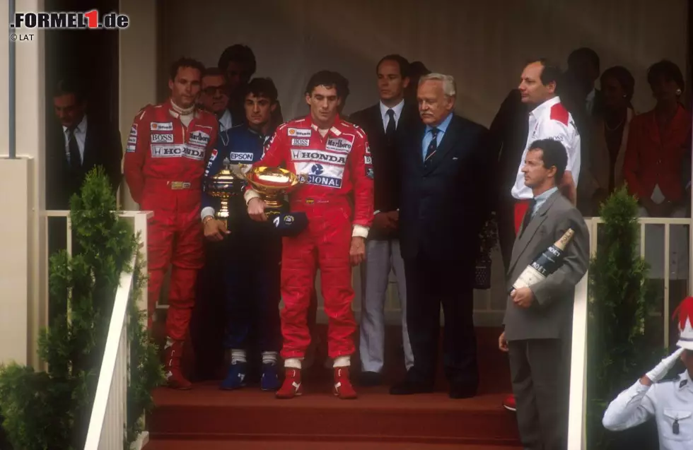 Foto zur News: Insgesamt fährt Berger in seiner ersten McLaren-Saison sieben Mal aufs Podest, unter anderem in Monte Carlo, wo er hinter Teamkollege Senna und Alesi Dritter wird.