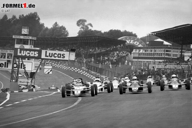 Foto zur Nachricht: Die Karriere von Roland Ratzenberger (geboren am 4. Juli 1960 in Salzburg) begann 1983 in der Formel Ford.  Drei Jahre später gewann der Österreicher das Formel-Ford-Festival in Brands Hatch.