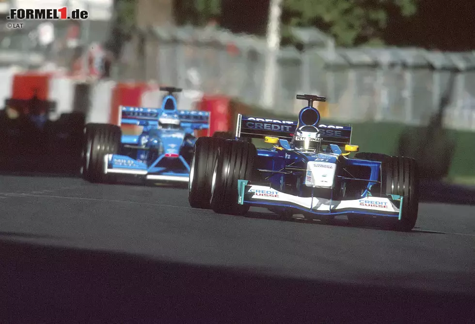 Foto zur News: Sauber sollte Recht behalten mit seiner Entscheidung, denn gleich beim ersten Grand Prix in Australien fährt Räikkönen als Sechster sensationell in die Punkteränge. Teamkollege Nick Heidfeld wird sogar Vierter.