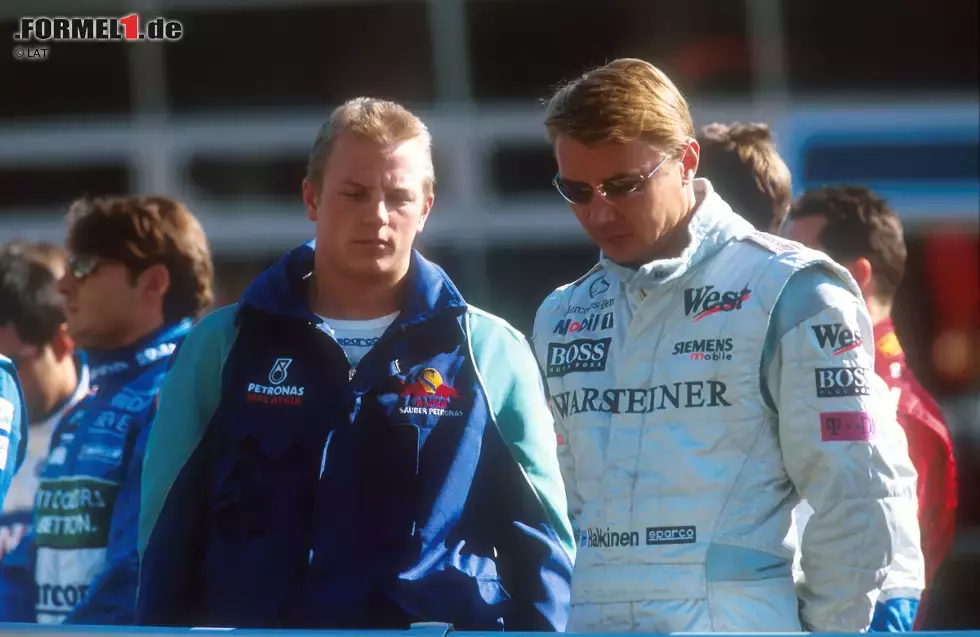 Foto zur News: 2002 wechselt dennoch der Finne zu McLaren, da Ron Dennis kolportierte zehn Millionen Dollar locker macht. Das liegt an Doppelweltmeister Mika Häkkinen, der dem Briten seinen Landsmann ans Herz legt.