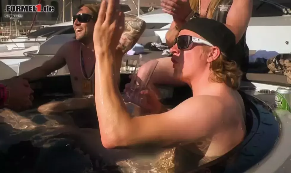 Foto zur News: Der Finne - in frühen Jahren als Partylöwe und Karaokesänger bekannt - hat auch keine Hemmungen davor, mit nackten Zeitgenossen (The Dudesons) im Whirlpool ein Bier zu schlürfen.