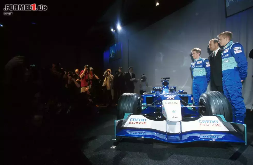 Foto zur News: Im Team von Peter Sauber bekommt der 21-Jährige seine Chance. Dem Schweizer wird nachgesagt, ein gutes Händchen für junge Talente zu haben. Hauptsponsor Red Bull wollte Enrique Bernoldi, doch Räikkönen setzt sich durch.