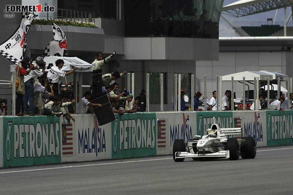 Foto zur News: Weil der Traum vom Formel-1-Stammcockpit nicht in Erfüllung geht, wechselt Andre Lotterer nach Japan. Im Team von Nakajima tritt er 2003 erstmals in der Formel Nippon und der japanischen Super-GT-Serie an. In und um Tokio ist der Deutsche, der in Belgien aufgewachsen ist, mittlerweile heimisch geworden. Nicht zuletzt wegen zahlreicher Erfolge im Motorsport.