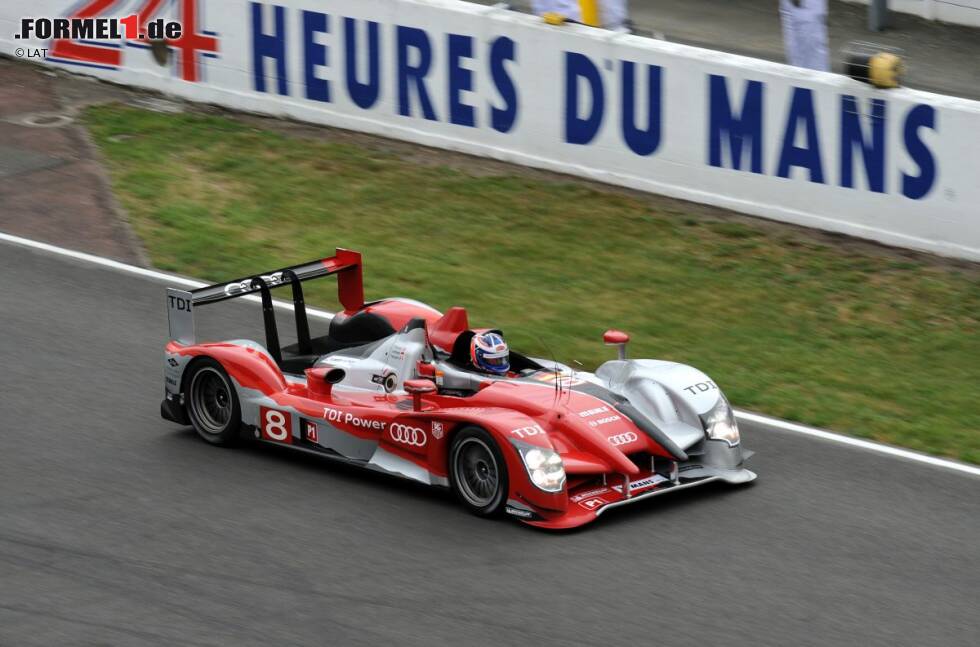 Foto zur News: 2010 debütiert Andre Lotterer gemeinsam mit seinen Teamkollegen Benoit Treluyer und Marcel Fässler als Werksfahrer in Le Mans. Das Trio bringt den Audi auf Platz zwei. Es ist der Startschuss zu einer Traumkarriere in den schnellen Prototypen aus Ingolstadt.