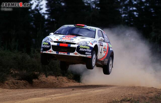 Foto zur News: Apropos Legende: Der wohl populärste Rallye-Pilot der jüngeren Vergangenheit schenkte auch Martini ein. Colin McRae saß am Steuer, als die Marke auf dem Ford Focus RS WRC warb.