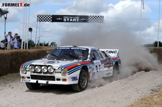 Foto zur News: Und auch abseits befestigter Straßen ging es mit Lancia rund: Nach dem Rallye-WM-Debüt 1978 auf einem Porsche 911 SC und nur einem Einsatz kehrte Martini 1982 zurück. Das Gruppe-B-Auto 037 erhielt dank Markku Alen und Attilio Bettega Kultstatus.