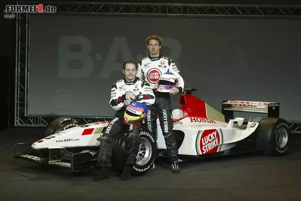 Foto zur News: 2003: An Villeneuves Seite wird der junge Engländer Jenson Button gestellt, der dem Ex-Weltmeister sogleich mächtig einheizt. Das Teamduell geht klar an den Briten und Villeneuve bricht seine Zelte vor dem letzten Saisonrennen ab.