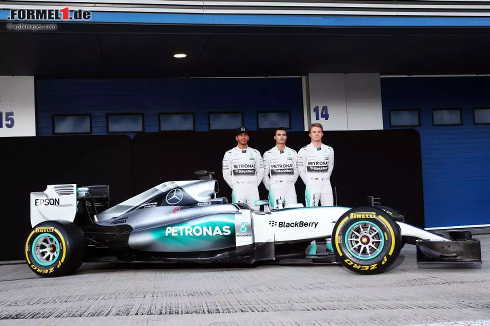 Foto zur News: 2015: Mercedes bleibt sich treu und präsentiert den W06, mit dem der WM-Titel verteidigt werden soll, erneut an der Rennstrecke in Jerez. Mit dabei ist in diesem Jahr auch Testfahrer Pascal Wehrlein.