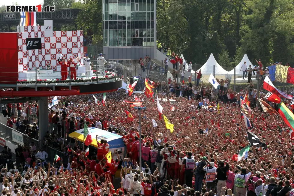 Foto zur News: Jules Bianchi (Marussia): &quot;Jeder Fahrer hat ein paar Lieblingsstrecken, aber ich denke, dass ich in einer sehr glücklichen Situation bin, da ich in dieser Saison eigentlich vier Heimrennen habe: Monaco, Silverstone, Monza und Sotschi. Ich bin sehr stolz, ein Teil der Ferrari Driver Academy zu sein, und ich weiß, wie besonders dieses Rennen für Ferrari ist. Es ist sehr aufregend und eine emotionale Erfahrung, vor den Tifosi fahren zu dürfen.&quot;