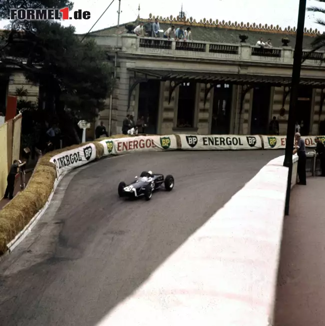 Foto zur News: Die Saison 1960 bestreitet Moss erneut für Rob Walker. Nach Siegen in Monte Carlo (Foto) und beim Saisonfinale in Riverside wird er zum zweiten Mal in Folge WM-Dritter - diesmal hinter Jack Brabham und Bruce McLaren (beide Cooper)