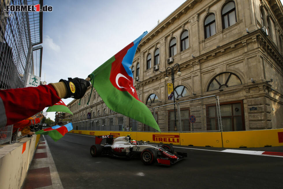 Foto zur News: 19.06.2016: Großer Preis von Europa in Baku. Das Rennen wird vor der Premiere aus mehreren Gründen kritisch beäugt. Neben der politischen Situation im Land machen auch einige enge Passagen des Straßenkurses Sorgen. Doch statt eines Crashfestivals wird die Baku-Premiere zum langweiligen Rohrkrepierer. Auch der fragwürdige Titel des Events verschwindet nach nur einer Auflage: ab 2017 gibt&#039;s an gleicher Stelle den Großen Preis von Aserbaidschan.