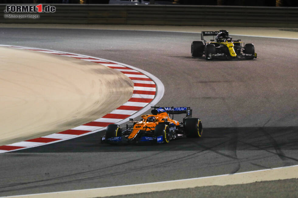 Foto zur News: 06.12.2020: Grand Prix von Sachir in Bahrain. Im Coronajahr 2020 braucht die Formel 1 weitere Strecken im Kalender. Bahrain bietet sich an: Auf dem sogenannten Outer Track, nur 3,5 statt der vollen 5,4 Kilometer, wird einmalig der Sachir-Grand-Prix ausgetragen. Befahren werden nur elf der eigentlich 15 Kurven in Bahrain, bei Rundenzeiten von rund 55 Sekunden. Am Ende steht ein Sensationssieg durch Sergio Perez auf Racing Point.