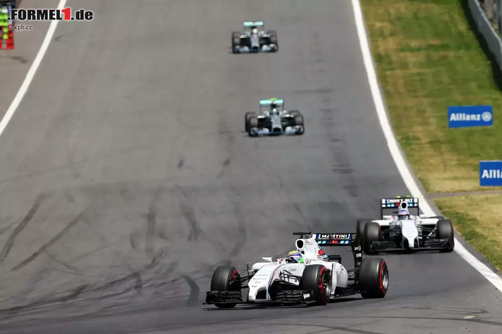 Foto zur News: Massa führt den Grand Prix von Österreich an, als hätte er nie etwas anderes getan - aber nur bis zum ersten Boxenstopp. Der sollte das Rennen auf den Kopf stellen. Teamkollege Bottas folgt ihm bis dahin wie ein Schatten.