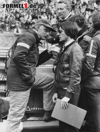 Foto zur News: Paukenschlag 1979: Niki Lauda (hier mit seinem damaligen Brabham-Boss Bernie Ecclestone) verkündet nach dem Training in Montreal seinen sofortigen Rücktritt aus der Formel 1. Die Begründung des Österreichers ist bis heute legendär: "Ich will nicht mehr im Kreis fahren."