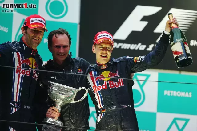 Foto zur News: Am Ende wird es sogar ein Doppelsieg vor Teamkollege Mark Webber. Erstmals im Jahr 2009 ist die Brawn-Übermacht gebrochen - auch wenn es am Ende für Red Bull nicht zum Titelgewinn reichen sollte.