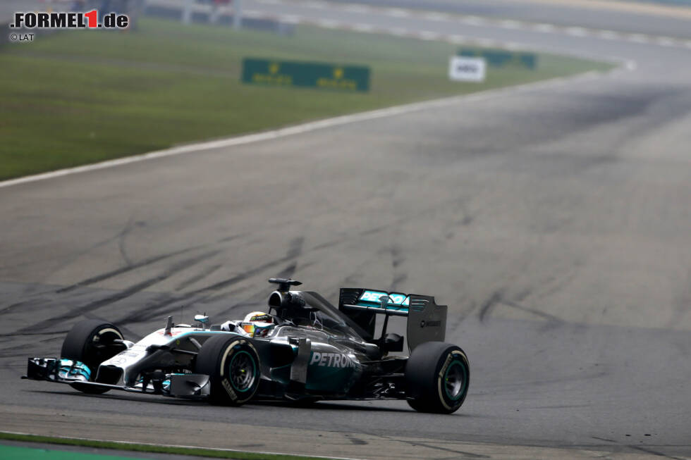 Foto zur News: The Times (Großbritannien): „Eine Spazierfahrt im Park – mehr war das nicht für Lewis Hamilton, als er in Schanghai zu seinem Grand-Prix-Sieg-Hattrick fuhr.“