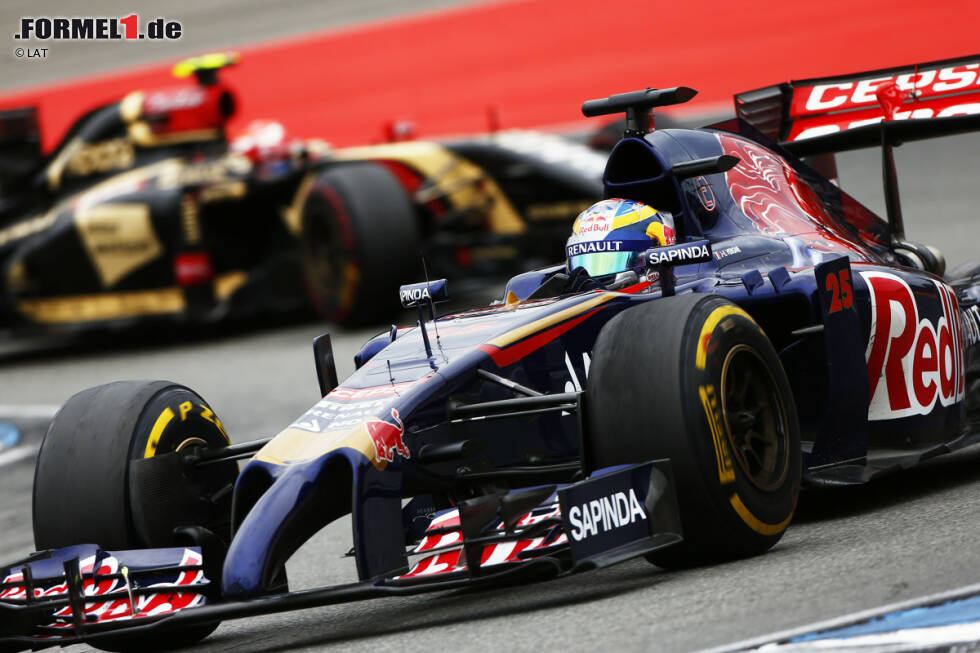 Foto zur News: Jean-Eric Vergne (2012-2014): Nachdem der britische Formel-3-Meister des Jahres 2010 in der Formel Renault 3.5 noch die Oberhand über seinen Red-Bull-Junior-Kollegen Daniel Ricciardo behalten hatte, fährt er nur in der ersten Saison bei Toro Rosso auf Augenhöhe mit dem Australier. 2013 hinterlässt Ricciardo den besseren Eindruck und setzt sich im Rennen um das Red-Bull-Cockpit gegen Vergne durch. Da dieser auch 2014 keine Ausrufezeichen setzen kann, ist seine dreijährige Lehrzeit bei den Jungbullen Ende des Jahres beendet. Vergne kommt bei Ferrari unter, doch nach Ende seines Testfahrerjobs konzentriert er sich auf die Formel E.