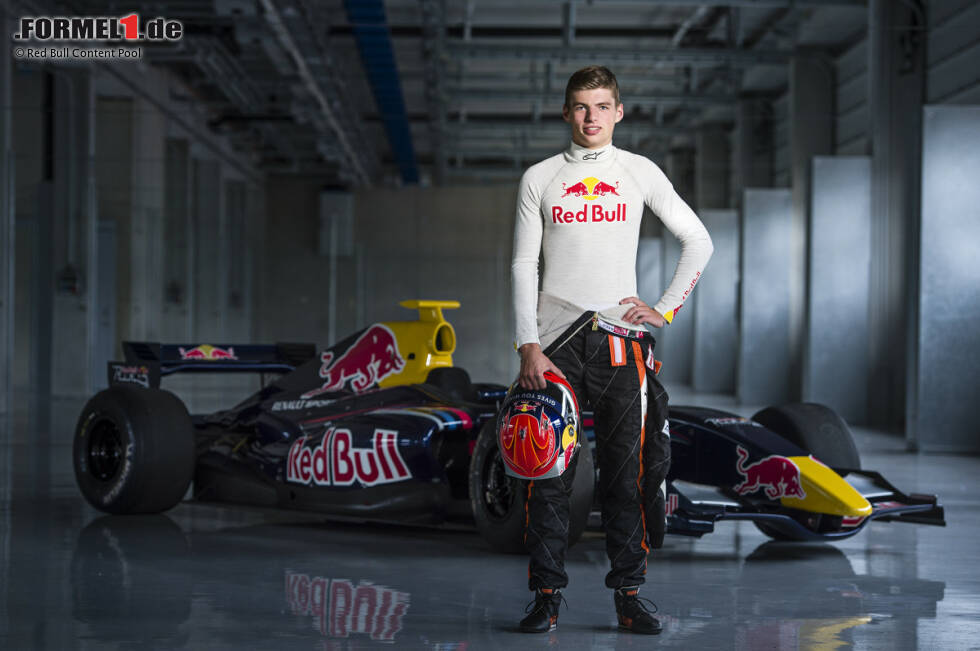 Foto zur News: Max Verstappen (seit 2015): Max Verstappens Aufstieg in die Formel 1 erfolgt im Rekordtempo. 2014 absolviert der Welt- und Europameister im Kart in der Formel-3-EM seine erste Saison im Automobilsport. Mit einer Reihe von Siegen zeigt er dort auf Anhieb, dass ein zukünftiger Champion in ihm steckt. Dieses Talent lässt sich Red Bull nicht entgehen. Eine Woche nach der Aufnahme ins Junior-Team wird der Sohn des 106-maligen Grand-Prix-Piloten Jos Verstappen als Toro-Rosso-Stammfahrer für die Saison 2015 bestätigt. Beim Saisonauftakt ist der Niederländer mit 17 Jahren und 5 Monaten jüngster Formel-1-Pilot der Geschichte. Der Rest ist bekannt ...