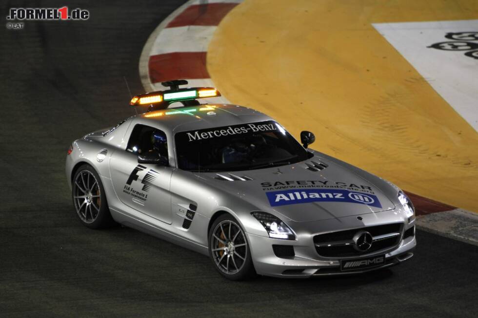 Foto zur News: Für viele das schönste Safety-Car der Geschichte: der Mercedes SLS AMG, der 2010 in Singapur sein Debüt feiert.