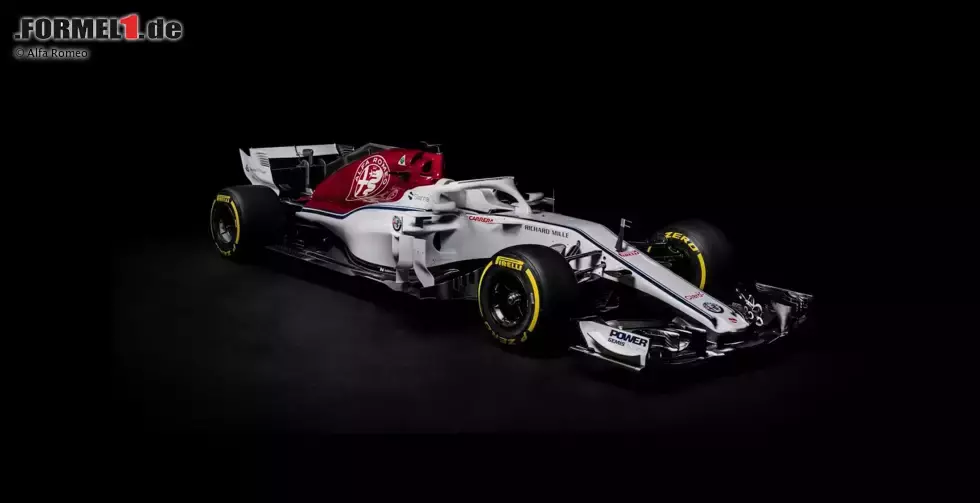 Foto zur News: 2018: Im Zuge der neuen Technikpartnerschaft mit Alfa Romeo besann sich Sauber auf ein Design, das bereits bei der Verkündung der Kooperation präsentiert wurde. Mehr als ein Foto gab es nicht zu sehen.