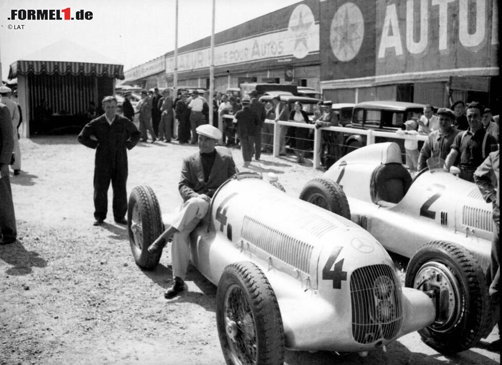 Foto zur News: Der erste offizielle Silberpfeil wird für Mercedes als Erfolgsmodell. Bis Ende 1936 gewinnt der W25 insgesamt 16 Große Preise.