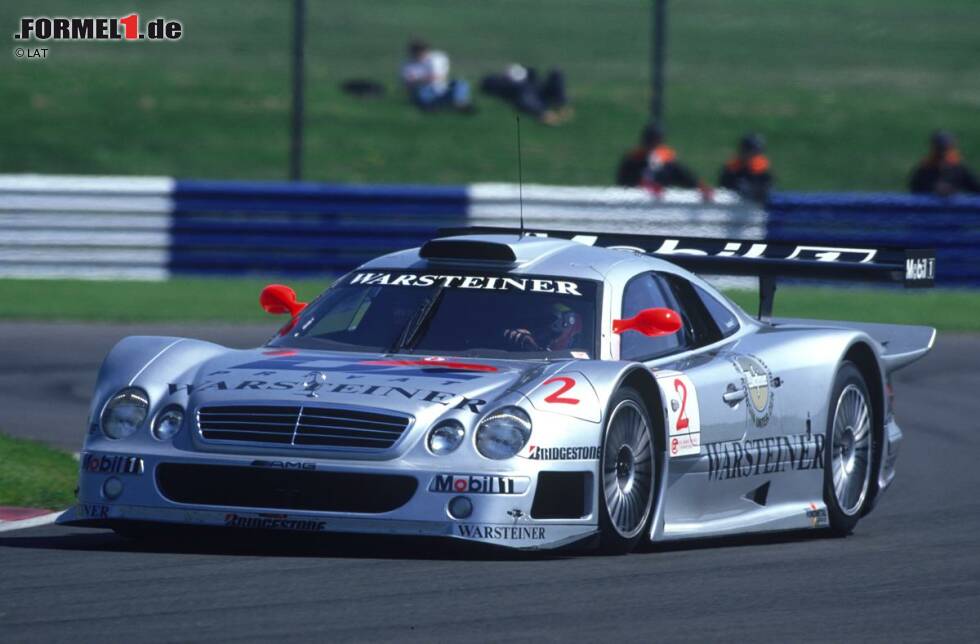 Foto zur News: Ab 1997 wendet sich Mercedes nach dem Aus der DTM wieder dem Langstrecken-Sport zu. Mit dem CLK-GTR und seinem Nachfolger CLK-LM gewinnen zwei silberne Mercedes die Gesamtwertung der FIA-GT-Meisterschaft.