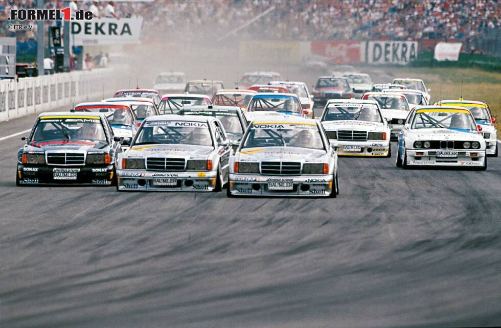 Foto zur News: 1992 wirbt Mercedes in der DTM auf zwei 190E 2.5-16 Evo2 (letztlich erfolglos) für die Austragung der olympischen Spiele 2000 in Berlin. Damit hat auch die DTM ihre Silberpfeile. Mit einem der silberfarbenen Mercedes gelingt Ellen Lohr als bis heute einziger Frau ein Sieg in der DTM.