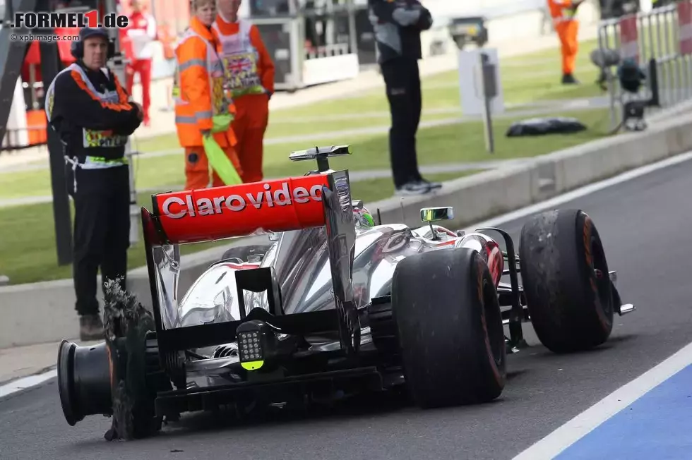 Foto zur News: Das Gleiche war dem Mexikaner im Mclaren im Übrigen schon beim dritten Freien Training passiert. Da hätte Pirelli eventuell schon aufhorchen müssen.