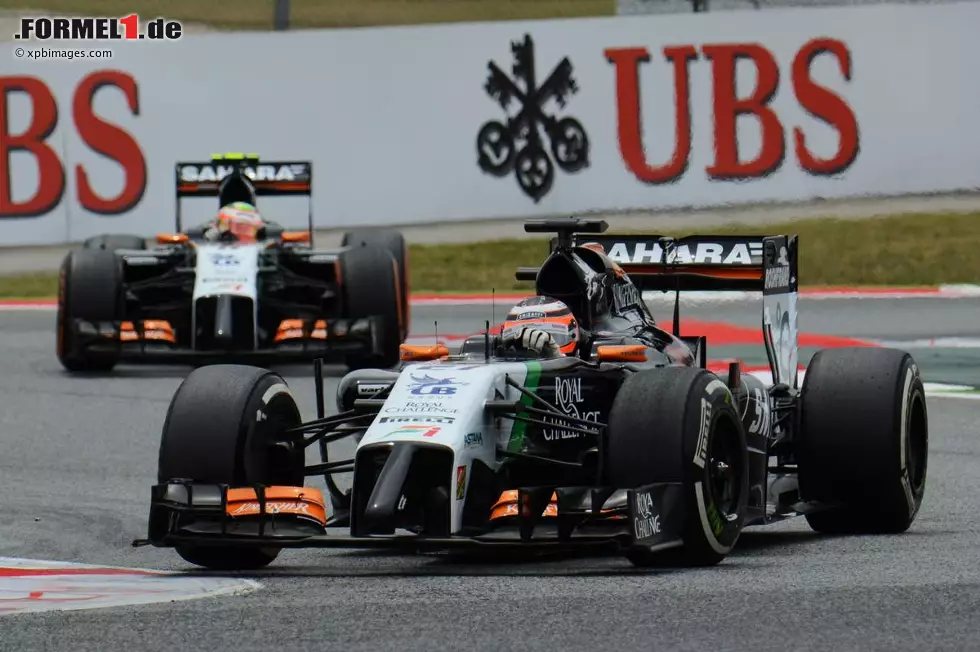 Foto zur News: Nico Hülkenberg hat in der 39. Runde noch 2,3 Sekunden Vorsprung auf Sergio Perez im zweiten Force India, in der 50. Runde muss er den Mexikaner dann aber passieren lassen. Als Neunter und Zehnter sammeln beide Force-India-Piloten WM-Punkte. Trotzdem zeichnet sich ab: Nach dem sensationellen Saisonbeginn ziehen die reicheren Topteams im Entwicklungsrennen langsam davon.