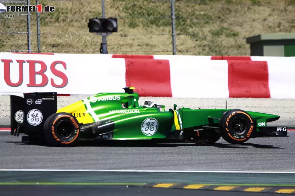 Foto zur News: Noch schlimmer erwischt es Caterham-Pilot Giedo van der Garde, dessen Crew sich einen dicken Patzer leistet und den linken Hinterreifen nicht richtig festzieht. Obwohl er sich auf Anweisung als Dreirad zurück an die Box schleppt, ist der Grand Prix beendet.