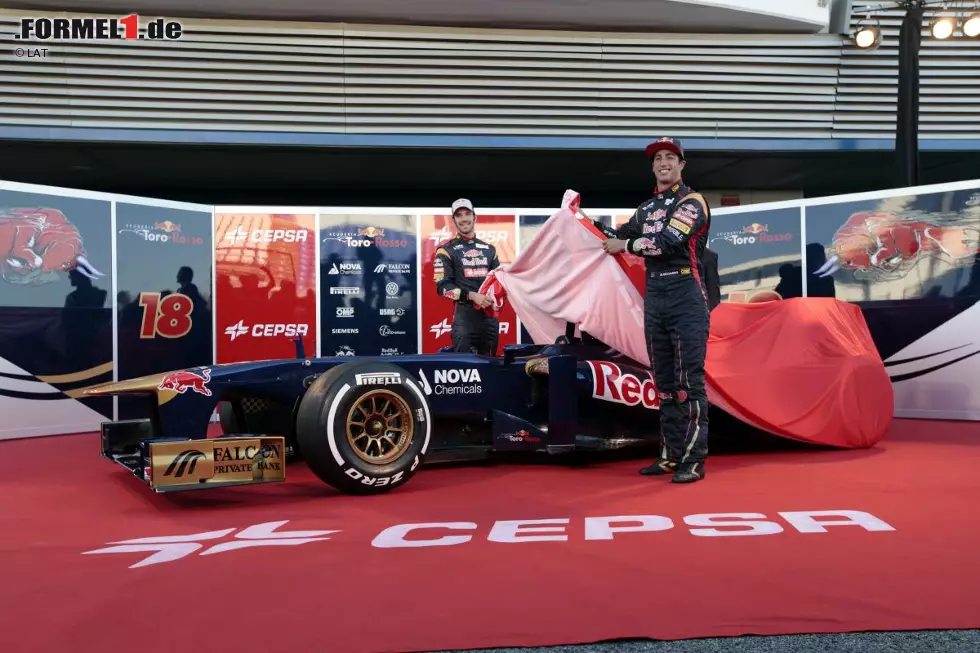 Foto zur News: 2013: Große Hoffnungen werden in den von James Key designten STR8 gelegt, der die Erwartungen aber nicht erfüllen kann. Das ganze Jahr steht im Zeichen des Kampfes um das freiwerdende Red-Bull-Cockpit. Obwohl Vergne mit Platz sechs in Kanada die Bestmarke der beiden aufstellt, entscheidet sich Red Bull am Ende für die Konstanz von Ricciardo