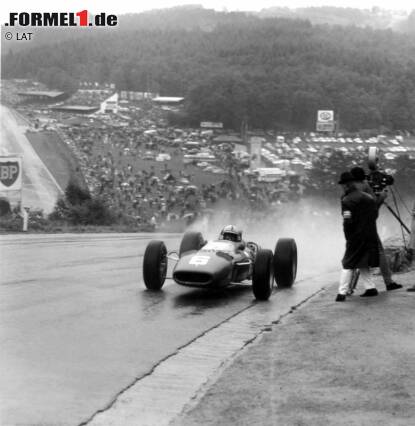 Foto zur News: 1966 kämpft Surtees dann noch erneut um den WM-Titel in der Formel 1. Für Ferrari gewann er das zweite Saisonrennen in Spa-Francorchamps. Da ihm das Team wegen der Folgen des Unfalls aus dem Vorjahr aber einen Start in Le Mans verweigerte, kam es zum Bruch.