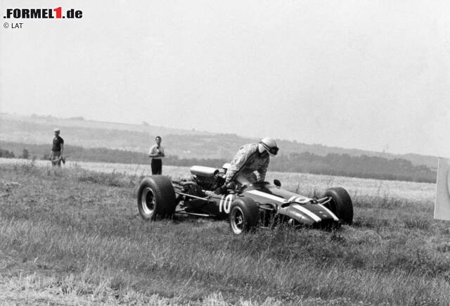 Foto zur News: Surtees kehrte der Scuderia den Rücken und ging zu Cooper-Maserati. Dort war das Auto zwar auch schnell, aber unzuverlässig. So musste Surtees am Ende der Saison seinem Rivalen Jack Brabham in der WM den Vortritt lassen.