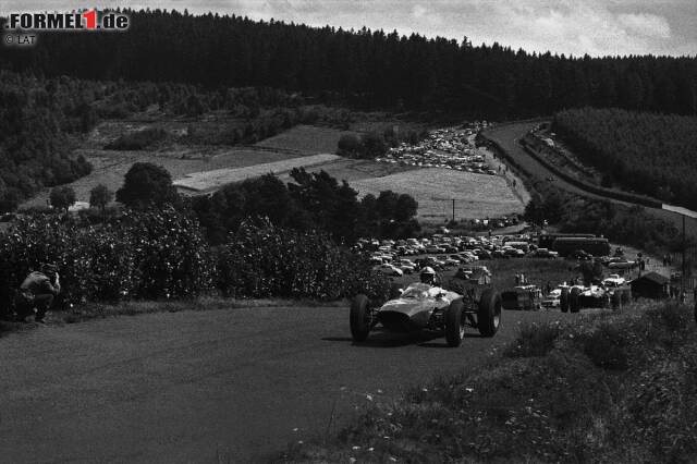 Foto zur News: 1961 sagt Surtees dem Zweiradsport Lebewohl und konzentriert sich ganz auf die Formel 1. Bis zu seinem ersten Grand-Prix-Sieg muss er allerdings noch zwei Jahre warten. 1963 ist es am Nürburgring endlich soweit. Surtees siegt für Ferrari.