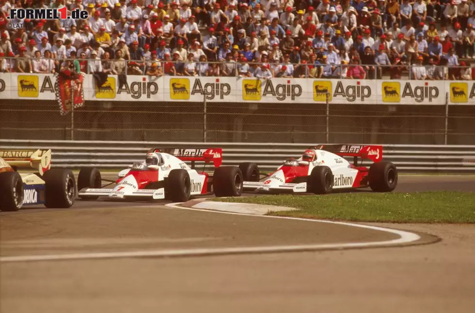 Foto zur News: 1984: Zum ersten Mal kämpfen zwei McLaren-Piloten um die WM-Krone - und wie. Routinier Niki Lauda und der aufstrebende Kronprinz Alain Prost gewinnen zwölf der 16 Saisonläufe: Lauda behält fünf Mal, Prost sieben Mal die Oberhand. Dennoch ist am Saisonende der Österreich Weltmeister - mit einem halben Punkt Vorsprung! Es ist die engste Titelentscheidung in der Formel-1-Geschichte.