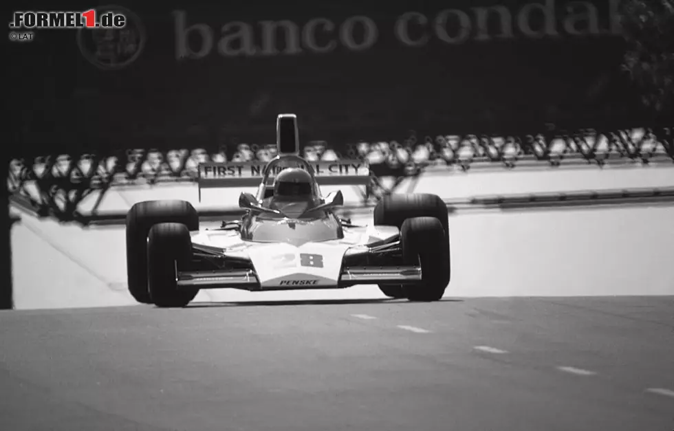 Foto zur News: 17. August 1975: Mark Donohue verünglückt im Warmup zum Großen Preis von Österreich. Der Amerikaner hebt mit seinem Auto ab, das schließlich heftig an einer Werbetafel zerschellt. Donohue verstirbt zwei Tage später an seinen Verletzungen.