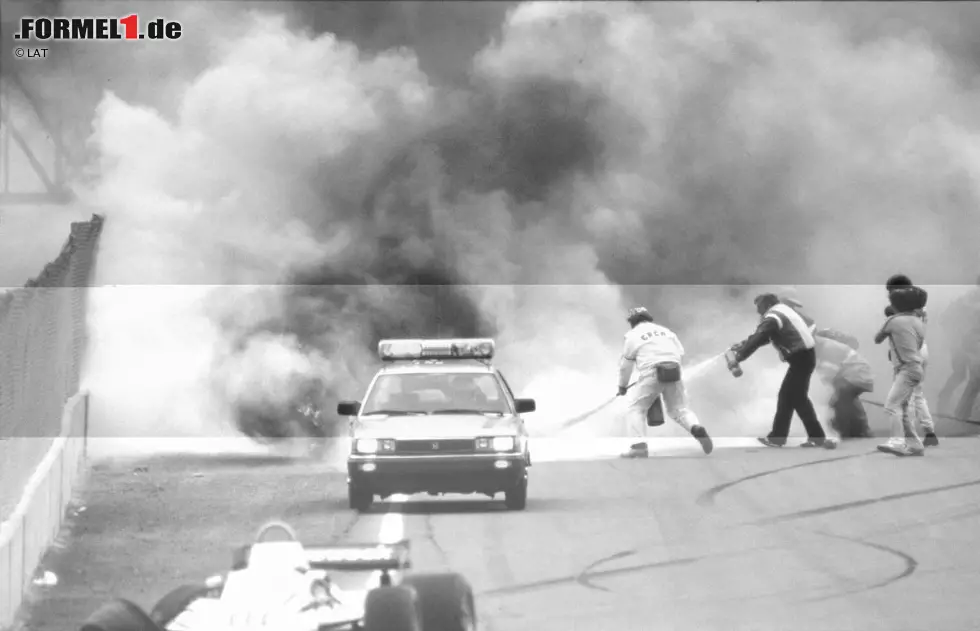 Foto zur News: Am 13. Juni 1982 wird der Italiener Riccardo Paletti das Opfer einer unglücklichen Verkettung. Beim Start zum Grand Prix von Kanada in Montreal bleibt Polemann Didier Pironi stehen. Alle können ausweichen, nur Paletti nicht, der mit rund 200 km/h in das stehende Auto kracht. Die Bergung des Osella-Piloten dauert rund eine halbe Stunde. Zu lang: Paletti erliegt seinen schweren Verletzungen.