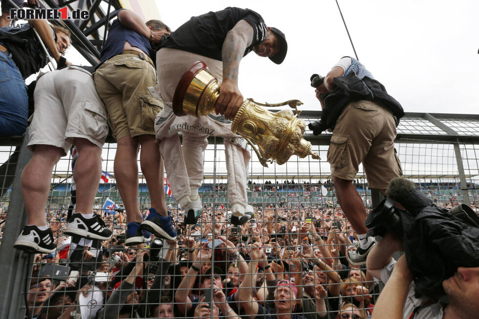 Foto zur News: In folgenden Jahren ist das Rennen in Silverstone fest in der Hand von Lewis Hamilton. Der Brite gewinnt sein Heimspiel von 2014 bis 2017. Dreimal wird er am Ende des Jahres auch Weltmeister.