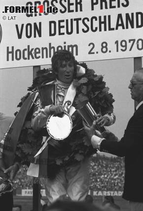 Foto zur News: 1970 gehen die Fahrer auf die Barrikaden und weigern sich, auf dem ihrer Meinung nach zu gefährlichen Nürburgring zu fahren. In aller Eile wird das Rennen daraufhin nach Hockenheim verlegt. Erster Rennsieger der Formel 1 im badischen Motodrom wird Jochen Rindt.