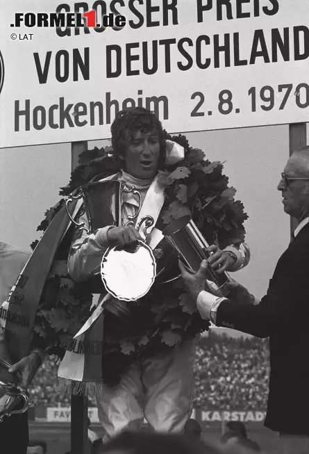 Foto zur News: 1970 gehen die Fahrer auf die Barrikaden und weigern sich, auf dem ihrer Meinung nach zu gefährlichen Nürburgring zu fahren. In aller Eile wird das Rennen daraufhin nach Hockenheim verlegt. Erster Rennsieger der Formel 1 im badischen Motodrom wird Jochen Rindt.