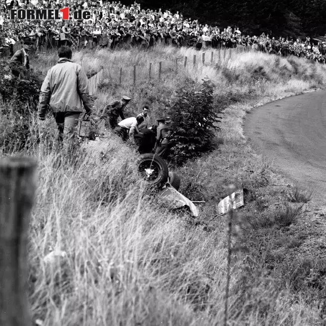 Foto zur News: Doch auch die Nürburgring-Norschleife ist eine alles andere als ungefährliche Rennstrecke, wie sich im Laufe der Jahre zeigen soll. Insgesamt fünf Fahrer lassen bei Unfällen im Rahmen der Formel 1 auf dem Eifelkurs ihr Leben.