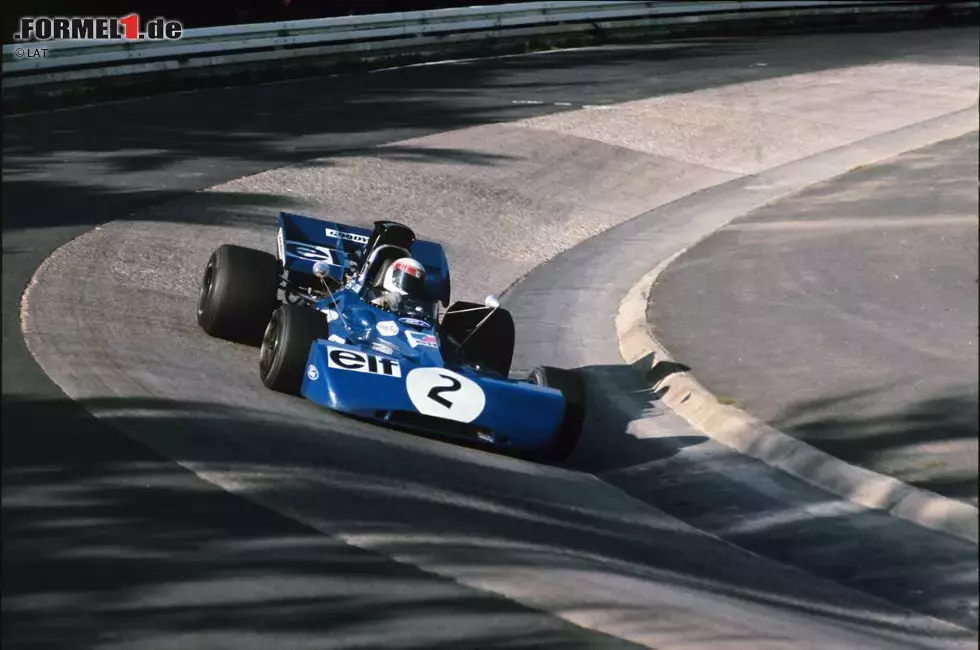 Foto zur News: Nach umfangreichen Umbaumaßnahmen, welche die Sicherheit der Strecke erhöhen sollen, kehrt der Große Preis von Deutschland 1971 an den Nürburgring zurück. Jackie Stewart siegt zum zweiten Mal auf der Nordschleife. Insgesamt wird der Schotte drei Mal in der &quot;Grünen Hölle&quot; gewinnen, mit der ihn eine Hassliebe verbindet.