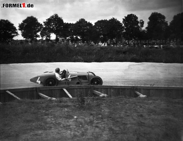 Foto zur News: Hohe Geschwindigkeiten und unzureichende Sicherheitsbestimmungen fordern weitere Todesopfer. 1928 kommt es zur Tragödie: Emilio Materassi rast mit seinem Talbot mit über 200 km/h in eine Tribüne. Der Italiener lässt genau wie 21 Zuschauer sein Leben. Die Verantwortlichen ziehen Konsequenzen, der Grand Prix wird für zwei Jahre gestrichen und in Monza Modernisierungen vorgenommen. Im Bild: das Schwesterauto von Alberto Divo.