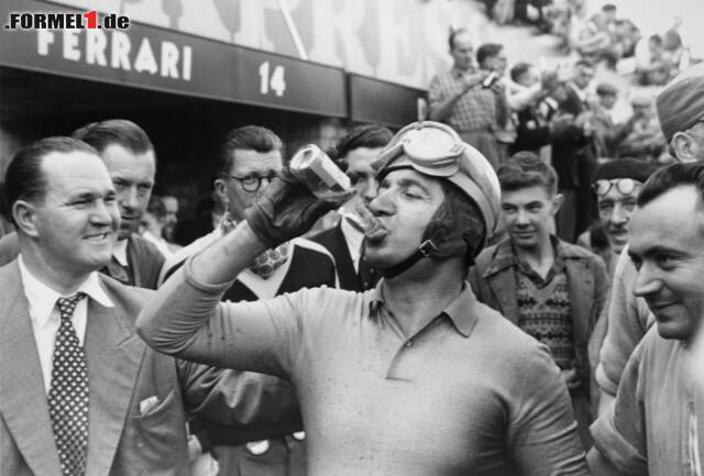 Foto zur News: 1955 verunglückt der zweifache Weltmeister - damals bereits in den Diensten Lancias - bei privaten Testfahrten mit einem Ferrari-Sportwagen in Monza tödlich. Die Unglücksursache ist bis heute ein Rätsel. Unter anderem ist von Arbeitern, die waghalsig die Strecke überqueren, und einem missglückten Ausweichmanöver die Rede. Lancia zieht sich nach dem Vorfall aus dem Motorsport zurück und übergibt sein Projekt an Ferrari.