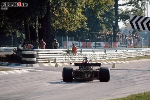 Foto zur News: Schluss mit dem Geschwindigkeitswahn: 1972 kommen erstmals Schikanen, unter anderem vor der Curva Grande, zum Einsatz, um die Top-Speeds zu drosseln. Zwei Jahre später wird auch die Ascari-Passage entschärft.