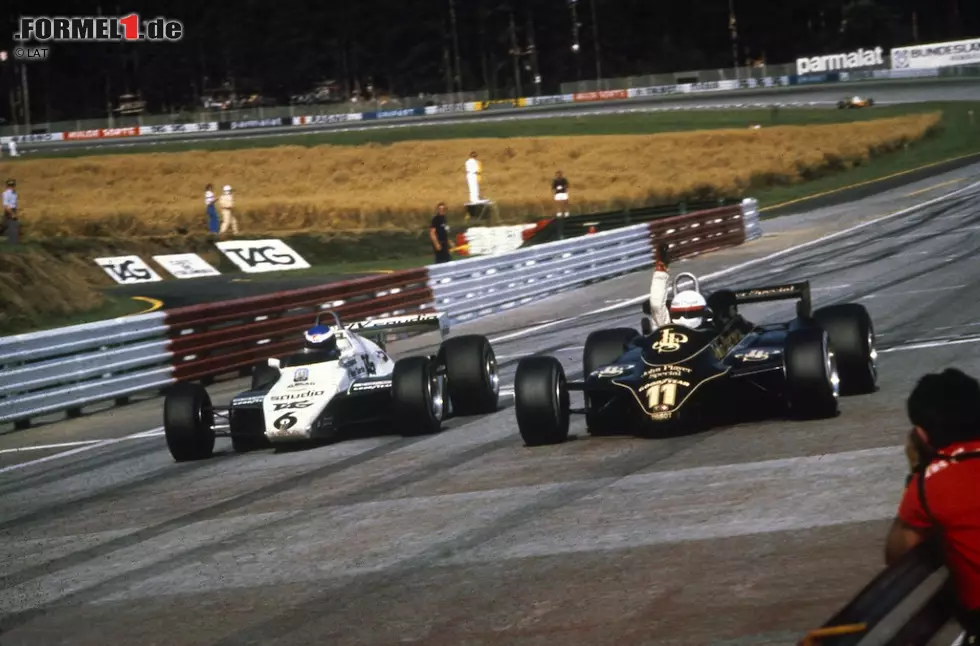 Foto zur News: Einen der knappsten Zieleinläufe der Formel-1-Geschichte gibt es 1982 in Spielberg. Elio de Angelis feiert im Lotus den ersten Sieg seiner Karriere, 0,125 Sekunden vor Keke Rosberg.